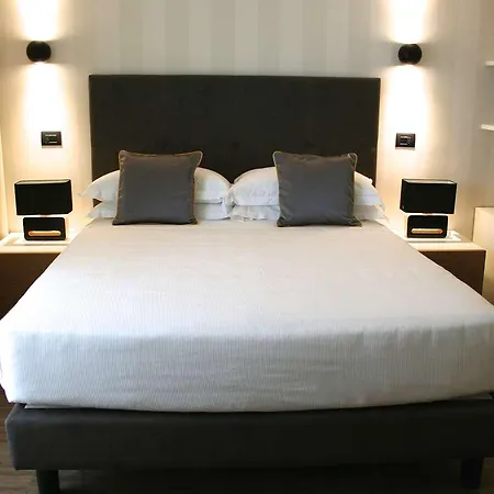 Select And Hotel 4*