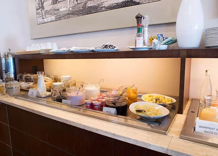 酒店 Select And 4*