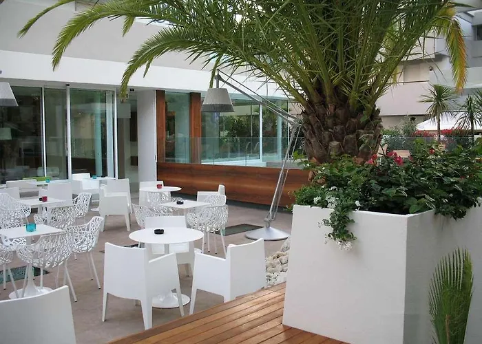 Select And 酒店 里乔内