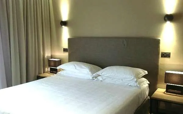 מלון Select And 4*