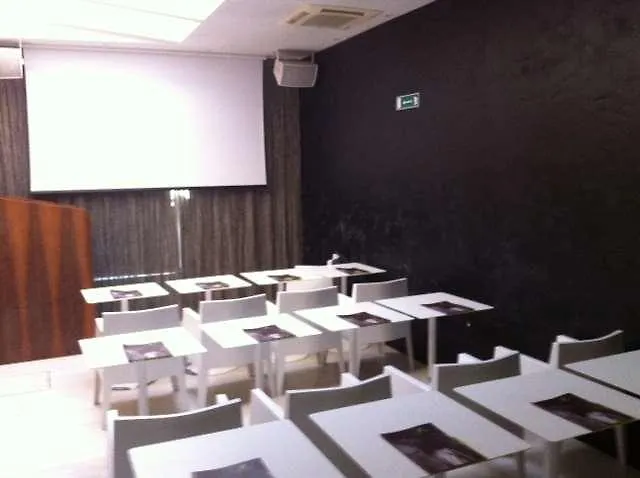 酒店 Select And 里乔内