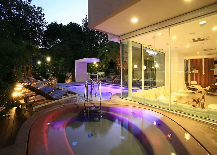 מלון Select And 4*